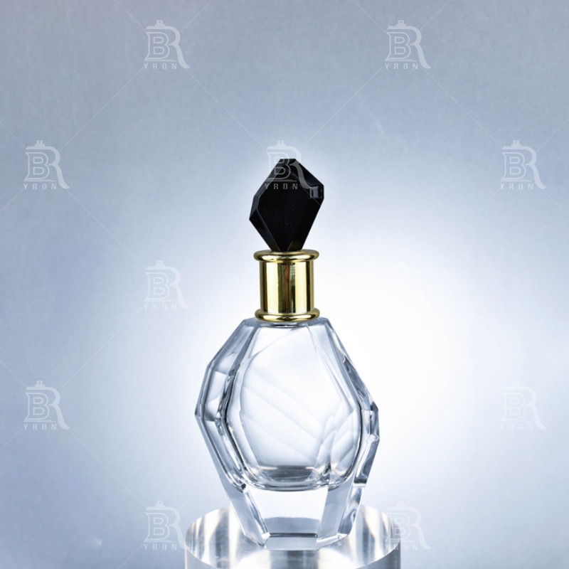 100ml Glass Bottle with Silver Metal Cap and Spray Pump for Modern Fragrance